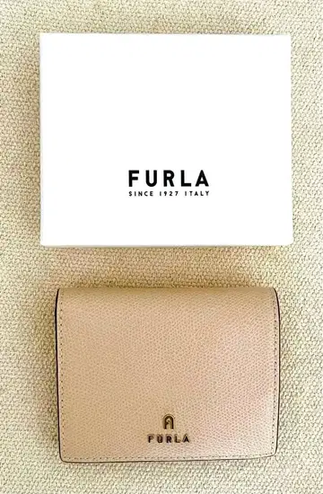 [ 가격 인하 ] 훌라 FURLA 접이식 지갑 까멜리아