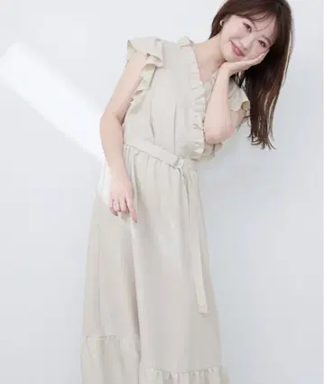 프릴 카슈쿨 원피스 베이지