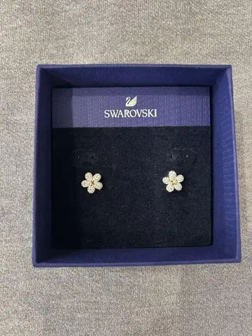 Swarovski 꽃 모양 귀걸이