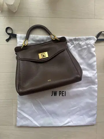 [ 미사용 새상품 ] JW PEI 브라운 핸드백