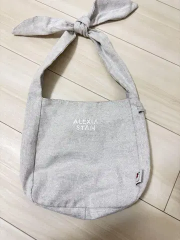 알리시아스탄 키티 백 산리오 콜라보