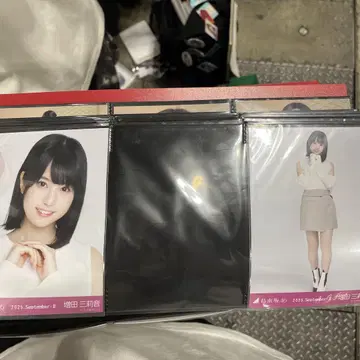 노기자카46 어깨 트임 상의 마스다 미리오 네이비