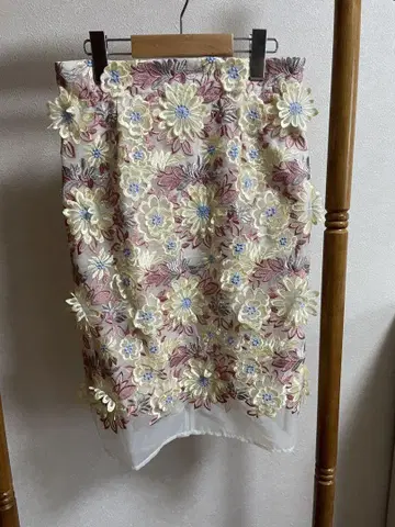 Lily Brown 꽃무늬 자수 레이스 스커트