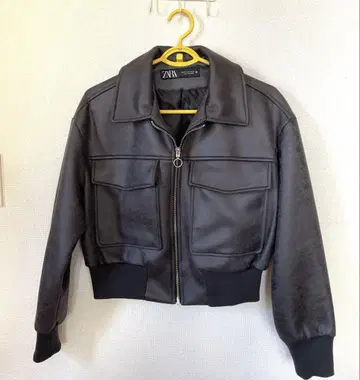 ZARA 블랙 가죽 자켓 XS 사이즈
