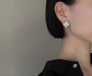 [ 새상품급 ] LARC shell embroidery 귀찌