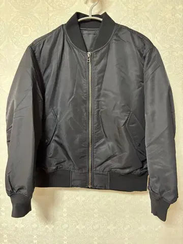 유니클로 MA-1 자켓 블랙