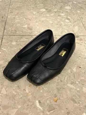 GRISE 가죽 스퀘어 플리츠 플랫 24.0cm
