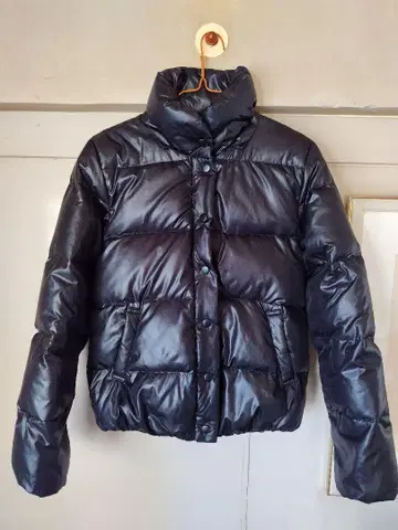 새상품급 여성용 블랙 숏 기장 다운 자켓 40 M