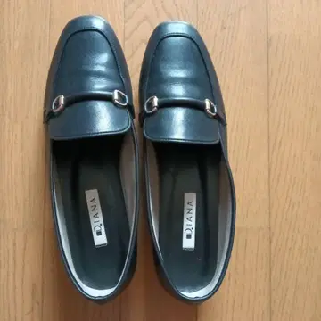 D.I.ANA 블랙 플랫슈즈