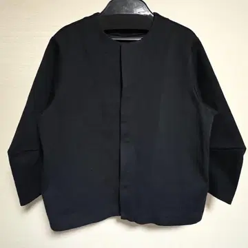 2024SS ZUCCa 블랙 C/N 분또 7부 소매 노카라 자켓