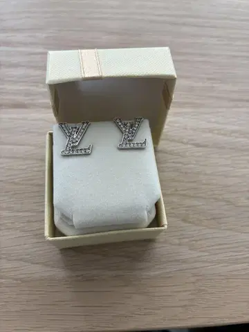 LV 로고 스톤 장식 귀걸이