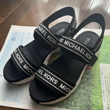 MICHAEL KORS 스포츠 샌들 블랙/화이트