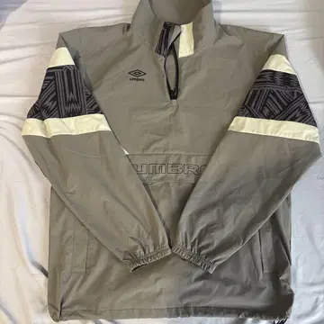 umbro 카키 나일론 자켓 하프 지퍼 자켓 사이즈 M