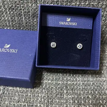 Swarovski 크리스탈 스터드 귀걸이