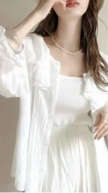 프릴 블라우스