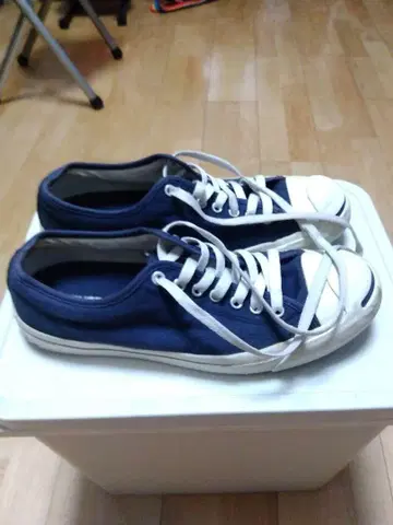 CONVERSE 네이비 스니커즈