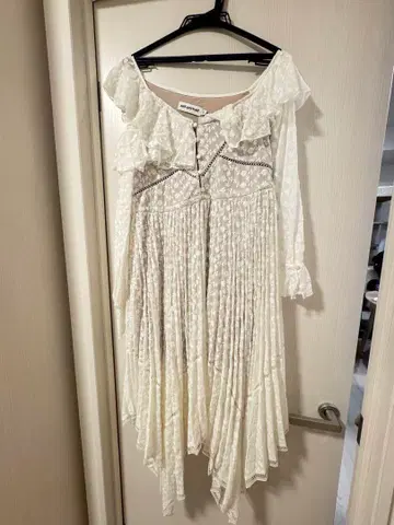 셀프 포트레이트 오프숄더 원피스 S