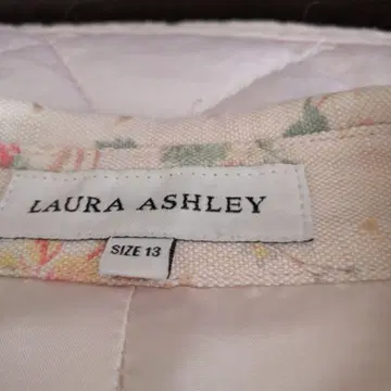 LAURA ASHLEY 꽃무늬 스프링 코트 SIZE 13입니다.