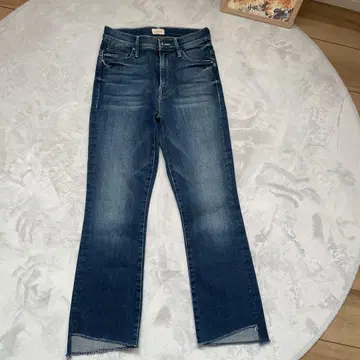 다크 블루 스트레이트 데님 컷 아웃