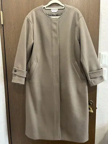 노칼라 베이지 롱 코트