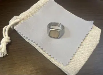 13lue wood ring