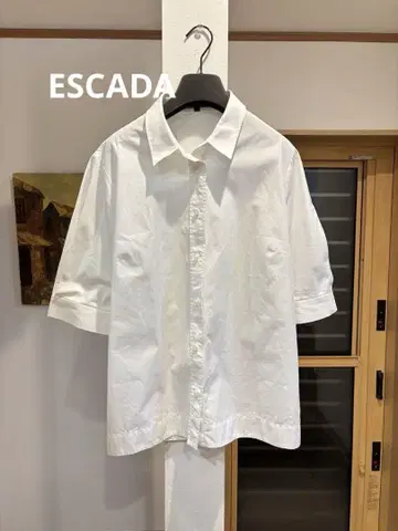 ESCADA 에스카다 어깨 턱 디테일 A라인 블라우스 38 화이트