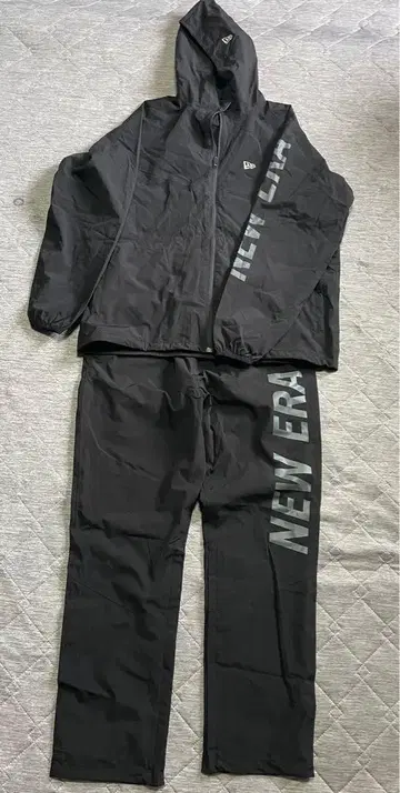 NEW ERA 블랙 우비