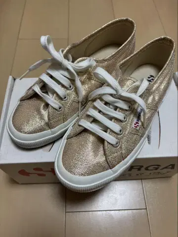 SUPERGA 골드 스니커즈