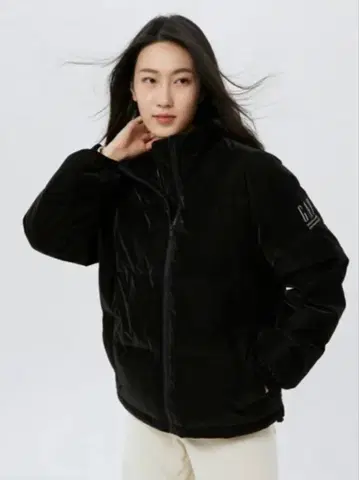GAP 헤비웨이트 숏 다운 자켓 블랙