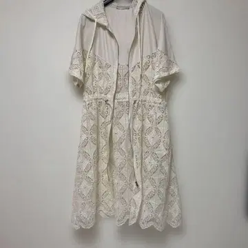 아이보리 레이스 원단 후드 부착 롱 코트