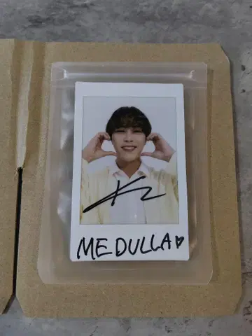 BUDDiiS medulla 친필 사인 폴라로이드