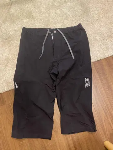 MOUNTAIN HARD WEAR 블랙 숏팬츠 M/M