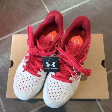 새상품 Under Armour 스파이크 슈즈 화이트/레드 21cm