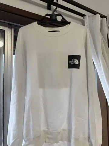 THE NORTH FACE 화이트 맨투맨 L