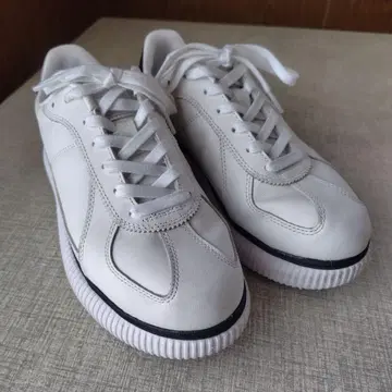 [ 새상품급 ] 오니츠카타이거 데티 화이트/블랙 25.5cm