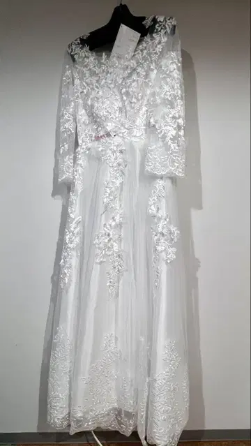 웨딩 드레스 A 라인 ( 전신 촬영 / 화이트 )