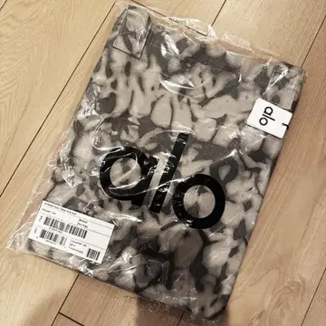 Alo Yoga 타이다이 패턴 토트백 그레이