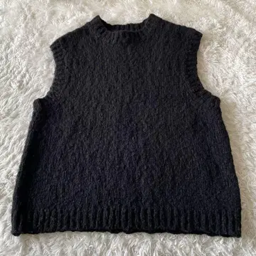 늑대와 올빼미 울 혼방 크루넥 니트 베스트