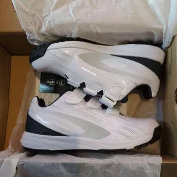 새상품 야구 트레이닝 슈즈 티고라 TIGORA 22cm 화이트