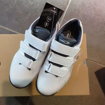 새상품 야구 트레이닝 슈즈 티고라 TIGORA 21cm 화이트