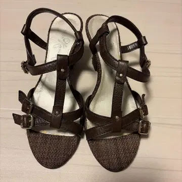 긴자 카네마츠 샌들 웨지솔