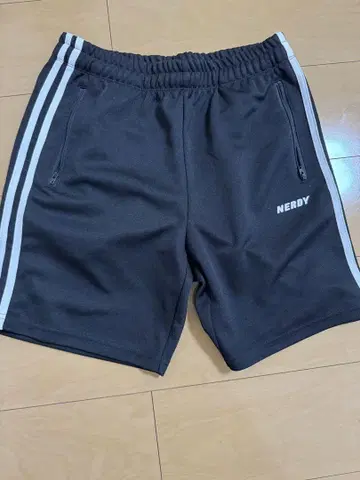 NERDY 하프 팬츠