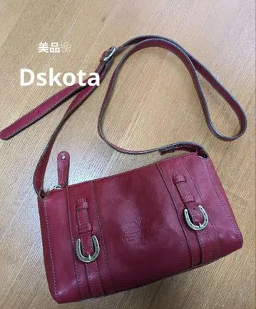 새상품급 다코타 천연 가죽 큐브 숄더백 말발굽 골드 금장 장식