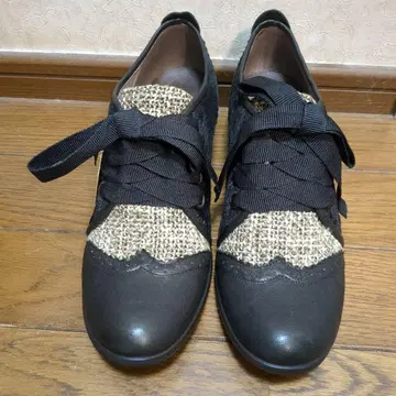 리본 포함 블랙 로퍼