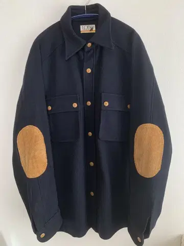 울 자켓 나무 조각 버튼 엘보 배치 구제 의류