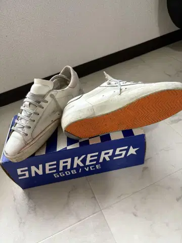 Golden Goose Superstar 화이트 스니커즈