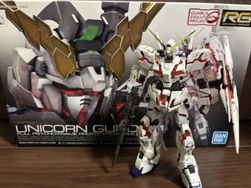 RG 유니콘 건담 조립 완료 (미조립 부품 있음)
