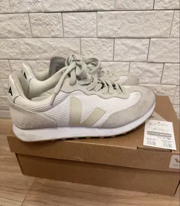 VEJA 스니커즈 37 (23.5cm) 화이트