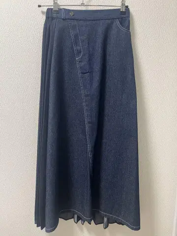 카프리슈 마쥬 데님 플리츠 스커트