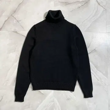 A17701 새상품급 자노네 버진 울 5G 터틀넥 니트 블랙 44